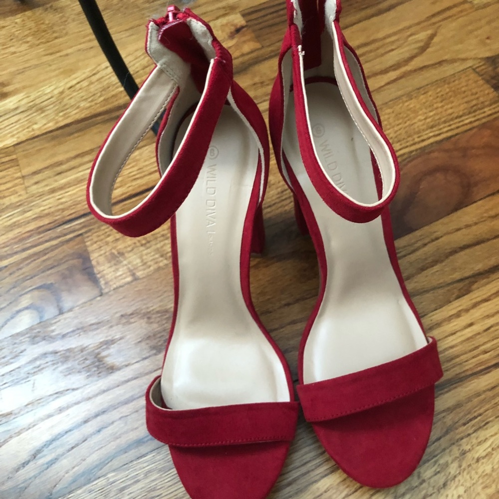 Red heels - Picture 2 of 3